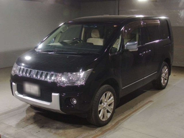 MITSUBISHI DELICA — фото