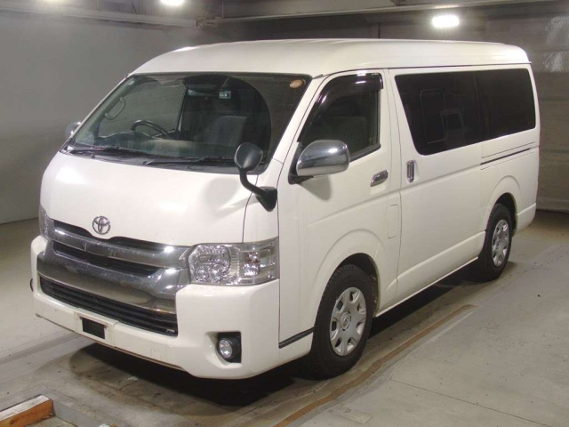 TOYOTA HIACE — фото