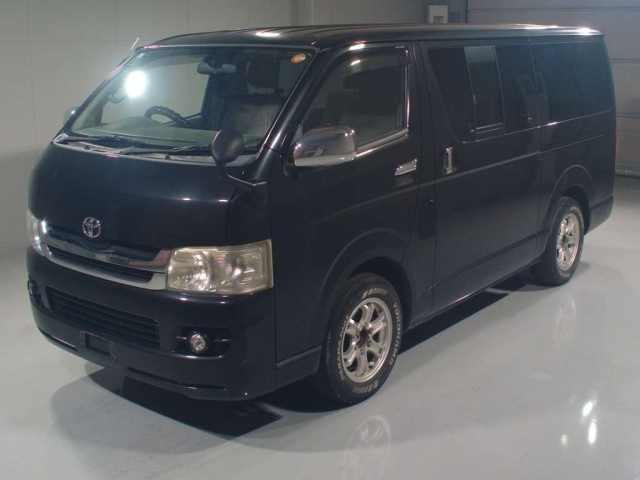 TOYOTA HIACE — фото