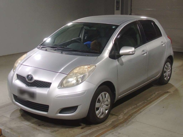 TOYOTA VITZ — фото