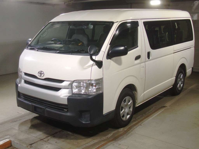 TOYOTA HIACE — фото