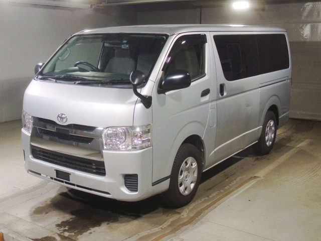TOYOTA HIACE — фото