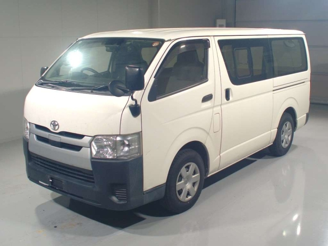 TOYOTA HIACE — фото