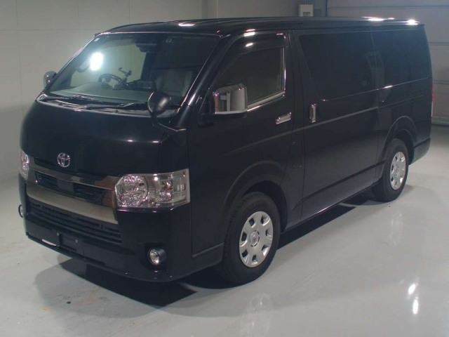 TOYOTA HIACE — фото