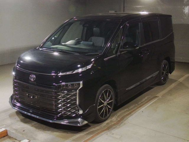 TOYOTA VOXY — фото