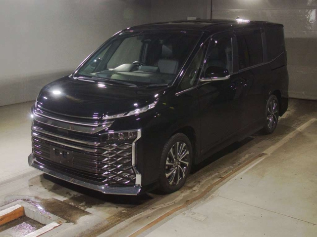 TOYOTA VOXY — фото