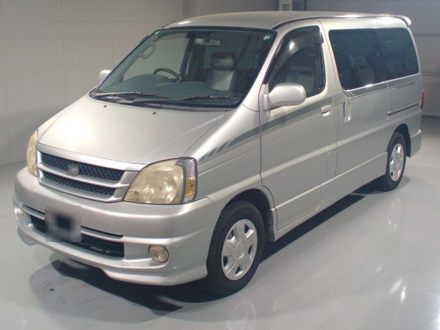 TOYOTA HIACE — фото