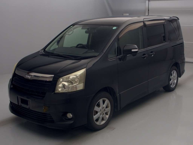 TOYOTA NOAH — фото