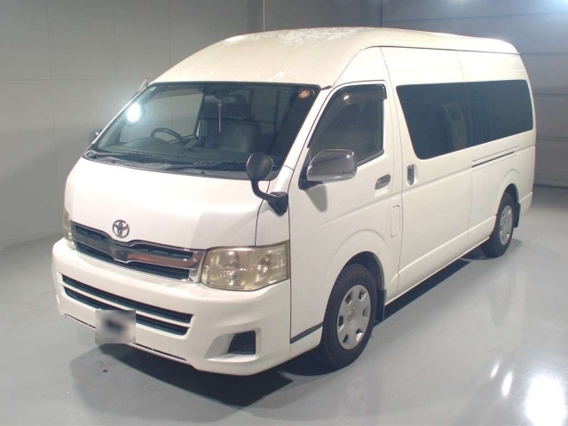 TOYOTA HIACE — фото