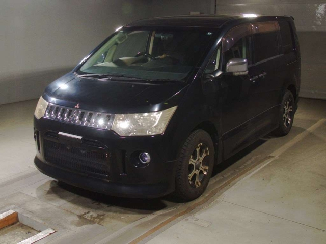 MITSUBISHI DELICA — фото