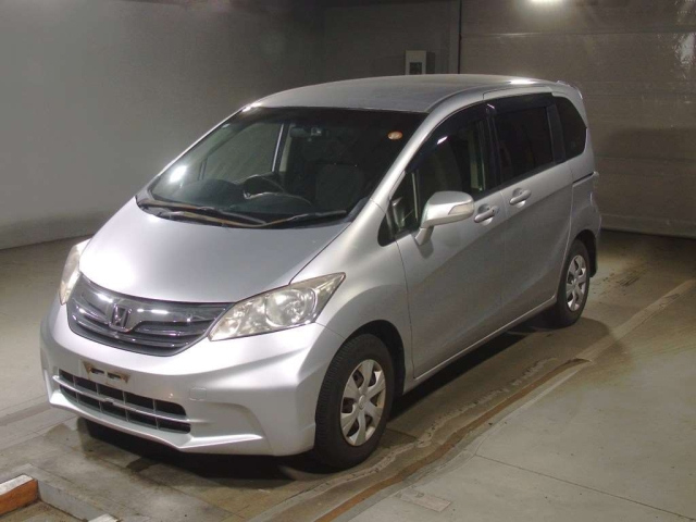 HONDA FREED — фото
