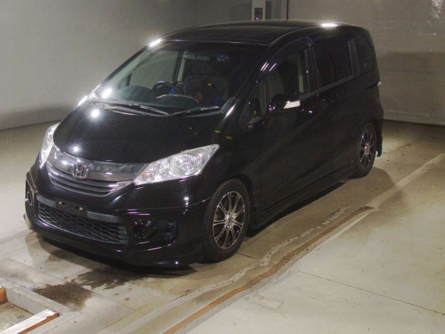 HONDA FREED — фото