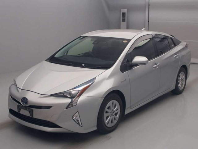 TOYOTA PRIUS — фото