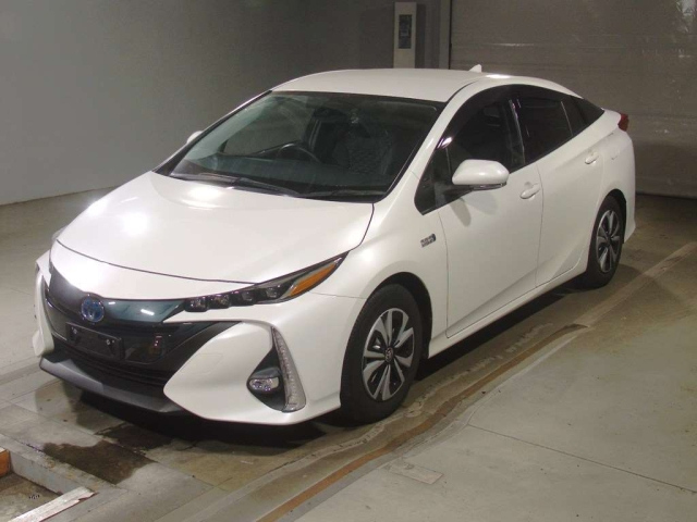 TOYOTA PRIUS — фото
