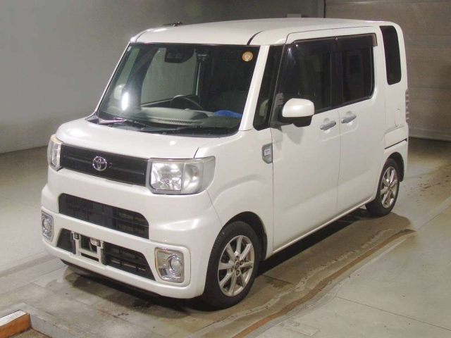 TOYOTA PIXIS — фото