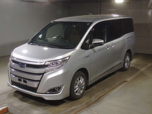 TOYOTA NOAH — фото