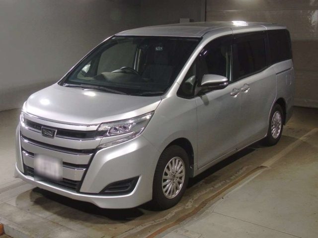 TOYOTA NOAH — фото
