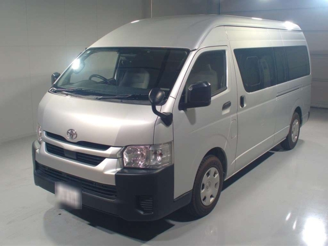 TOYOTA HIACE — фото