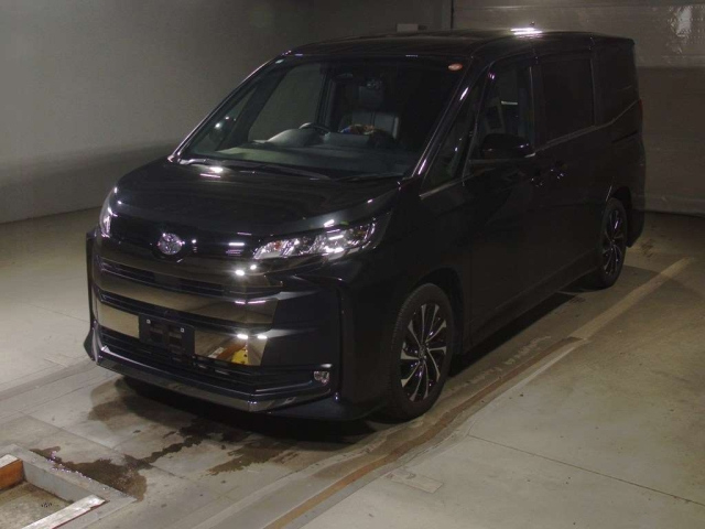 TOYOTA NOAH — фото