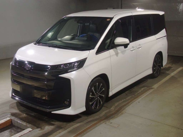 TOYOTA NOAH — фото