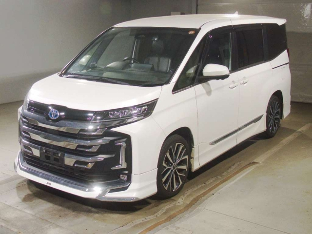 TOYOTA NOAH — фото