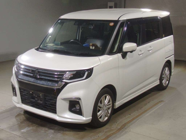MITSUBISHI DELICA — фото
