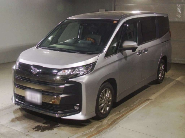 TOYOTA NOAH — фото