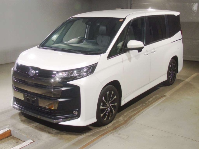 TOYOTA NOAH — фото