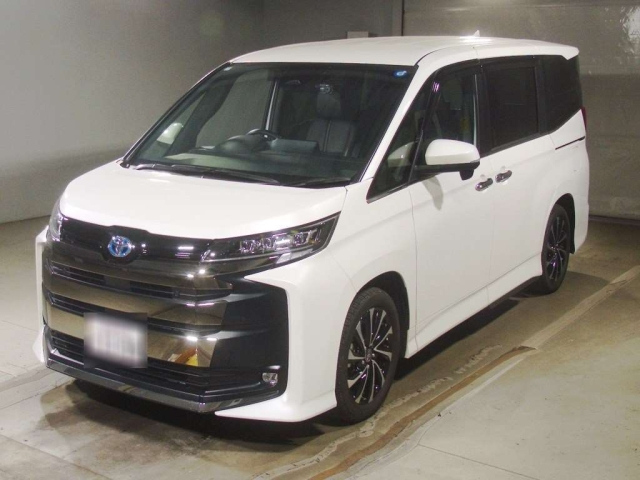 TOYOTA NOAH — фото