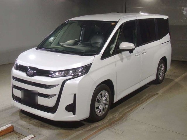 TOYOTA NOAH — фото