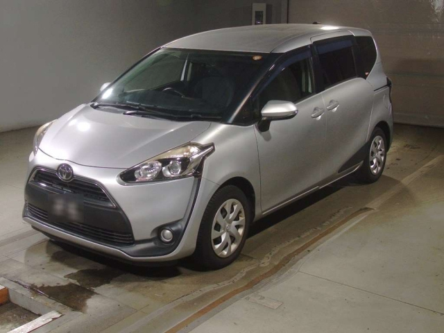 TOYOTA SIENTA — фото
