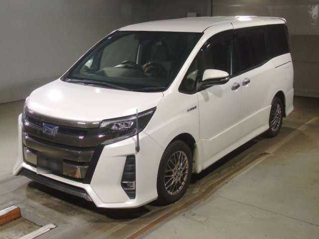 TOYOTA NOAH — фото