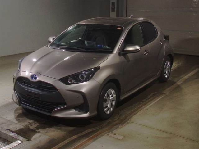 TOYOTA YARIS — фото