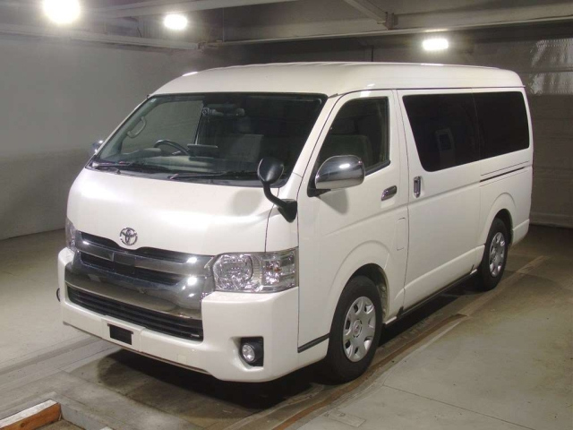 TOYOTA HIACE — фото
