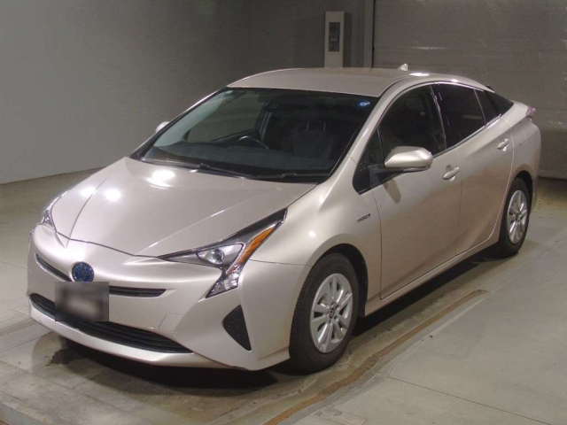 TOYOTA PRIUS — фото