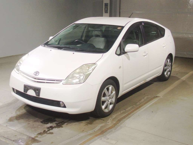 TOYOTA PRIUS — фото