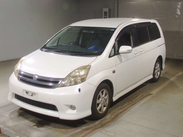TOYOTA ISIS — фото