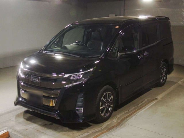 TOYOTA NOAH — фото