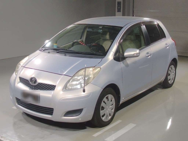 TOYOTA VITZ — фото