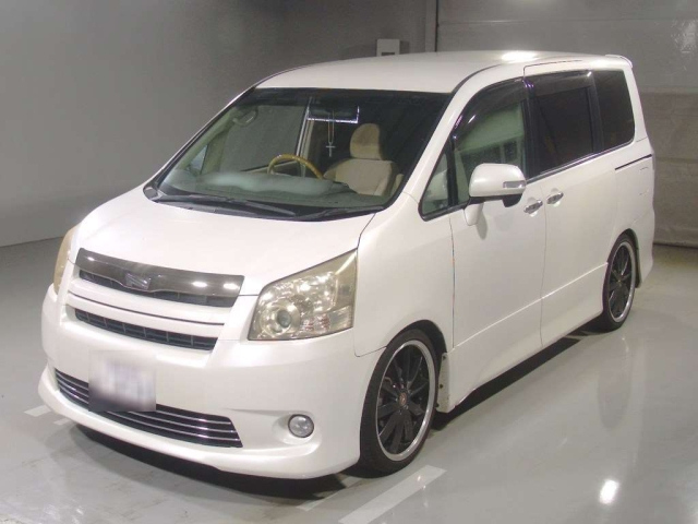 TOYOTA NOAH — фото