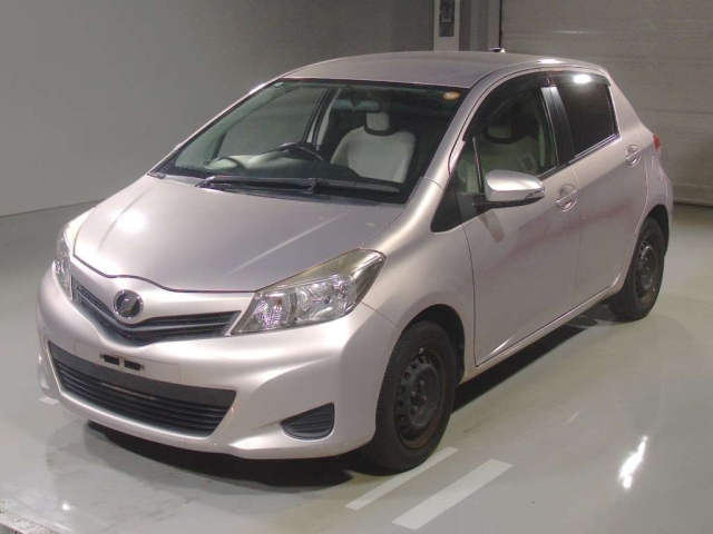 TOYOTA VITZ — фото