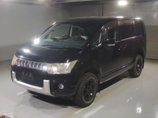 MITSUBISHI DELICA — фото