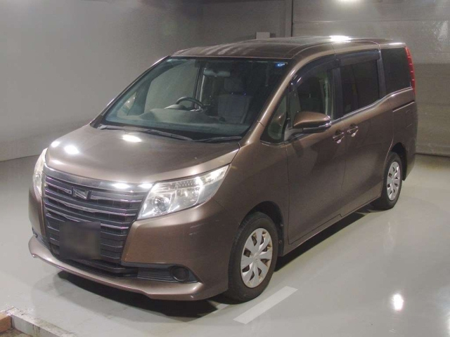 TOYOTA NOAH — фото
