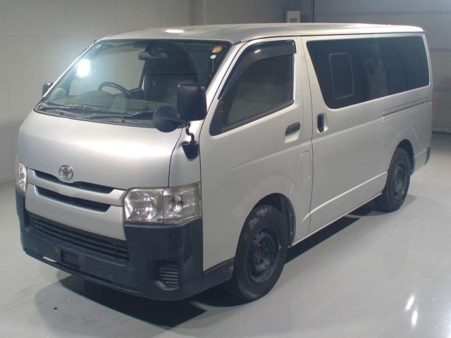 TOYOTA HIACE — фото