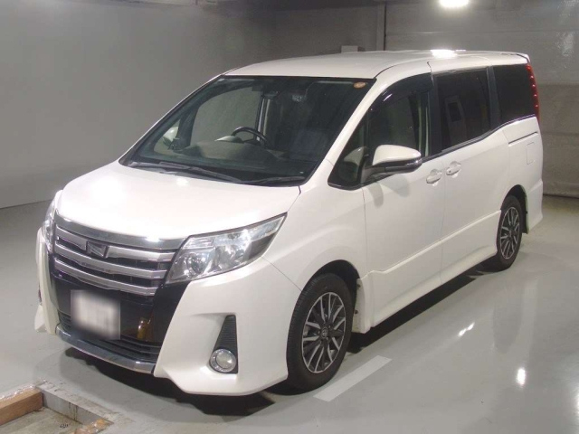 TOYOTA NOAH — фото