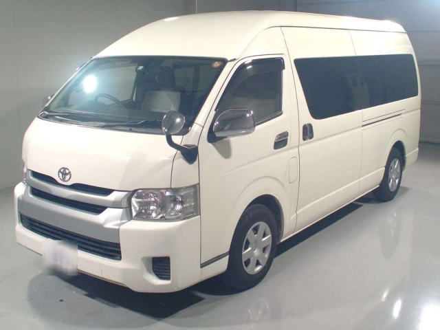 TOYOTA HIACE — фото