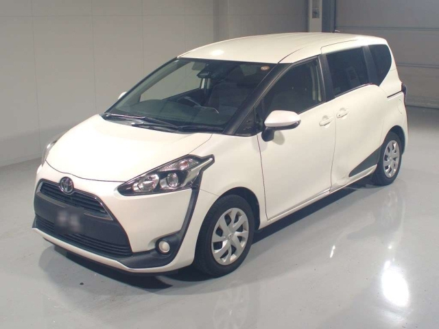 TOYOTA SIENTA — фото