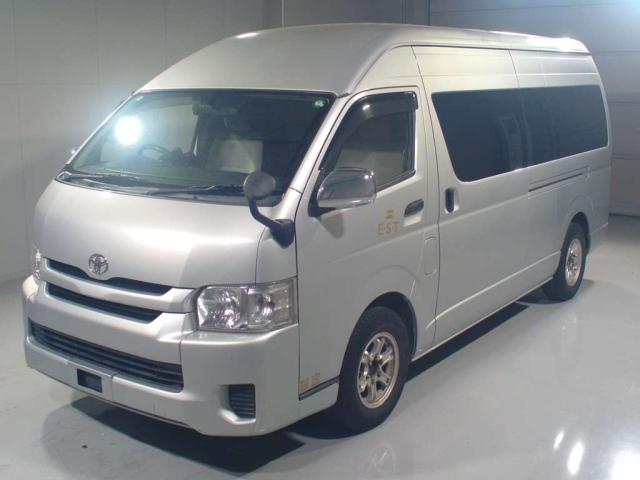 TOYOTA HIACE — фото