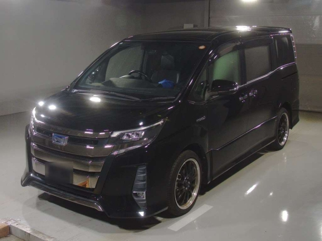 TOYOTA NOAH — фото