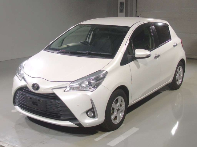 TOYOTA VITZ — фото